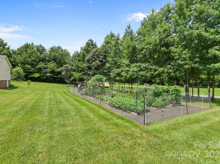 201 Ferry Street, New London, NC 28127.  MLS# CAR4275598, YatesRealty ID 23757. 