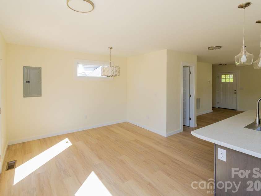 46 Vance Avenue, Black Mountain, NC 28711.  MLS# CAR4363726, YatesRealty ID 23757. Dining Area