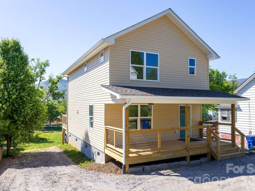 46 Vance Avenue, Black Mountain, NC 28711.  MLS# CAR4363726, YatesRealty ID 23757. Front left side view