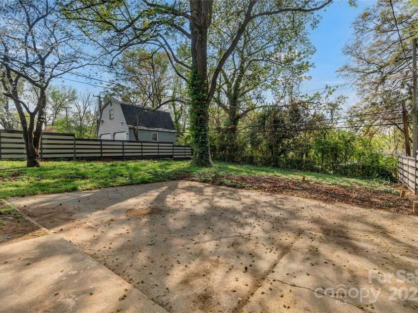 1814 Eastway Drive, Charlotte, NC 28205.  MLS# CAR4239962, YatesRealty ID 23758. Backyard