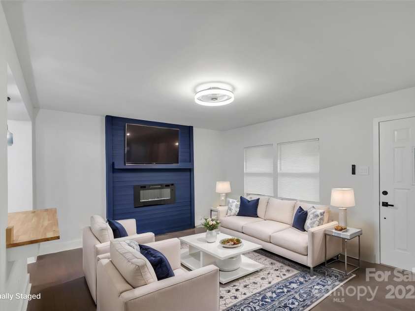 1814 Eastway Drive, Charlotte, NC 28205.  MLS# CAR4239962, YatesRealty ID 23758. Electric fireplace