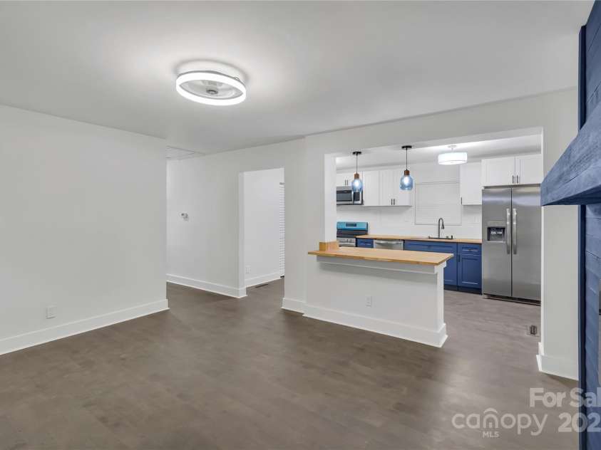 1814 Eastway Drive, Charlotte, NC 28205.  MLS# CAR4239962, YatesRealty ID 23758. Family room