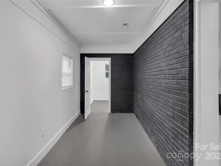 1814 Eastway Drive, Charlotte, NC 28205.  MLS# CAR4239962, YatesRealty ID 23758. Flex room w/view of laundry room