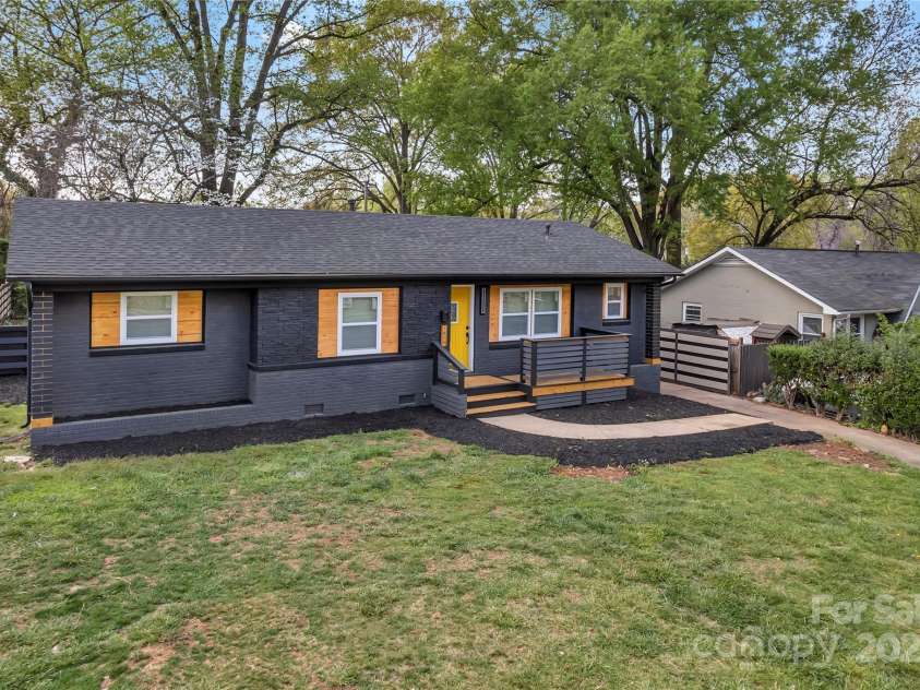 1814 Eastway Drive, Charlotte, NC 28205.  MLS# CAR4239962, YatesRealty ID 23758. Front left