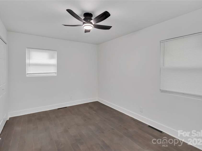 1814 Eastway Drive, Charlotte, NC 28205.  MLS# CAR4239962, YatesRealty ID 23758. Primary bedroom