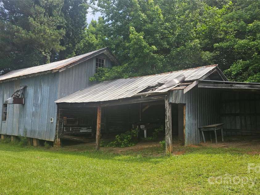 11056 US Highway 52 Highway, Wadesboro, NC 28170.  MLS# CAR4274105, YatesRealty ID 23759. Barn