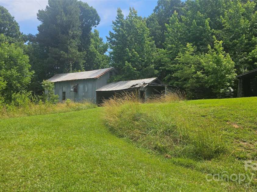 11056 US Highway 52 Highway, Wadesboro, NC 28170.  MLS# CAR4274105, YatesRealty ID 23759. Barn