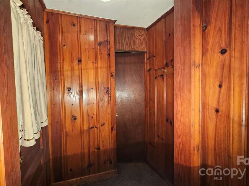 11056 US Highway 52 Highway, Wadesboro, NC 28170.  MLS# CAR4274105, YatesRealty ID 23759. Entry Hall