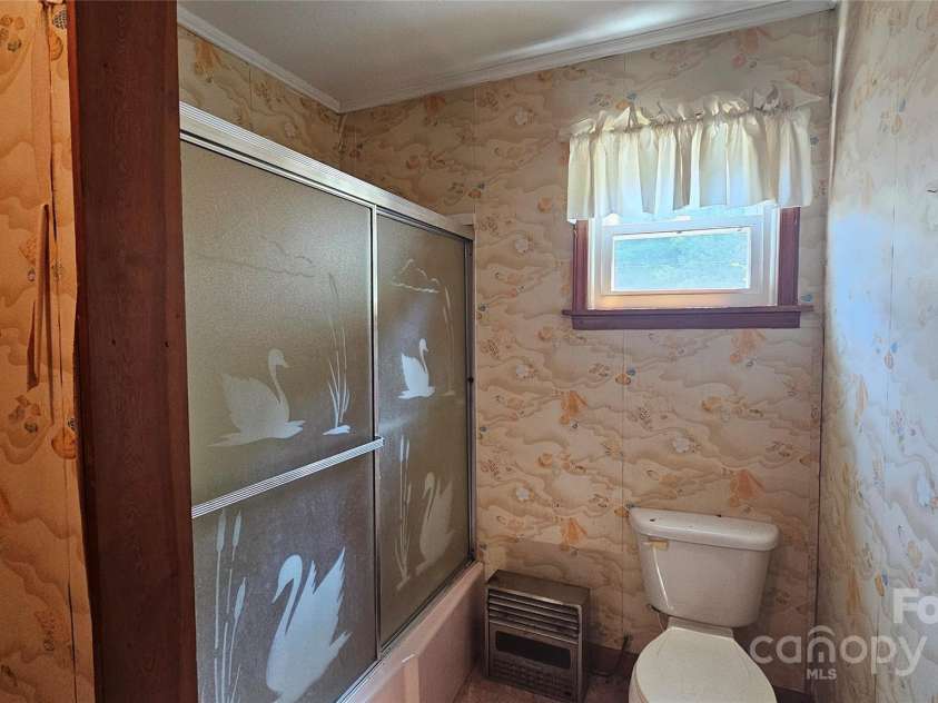 11056 US Highway 52 Highway, Wadesboro, NC 28170.  MLS# CAR4274105, YatesRealty ID 23759. Full bathroom on 2nd level