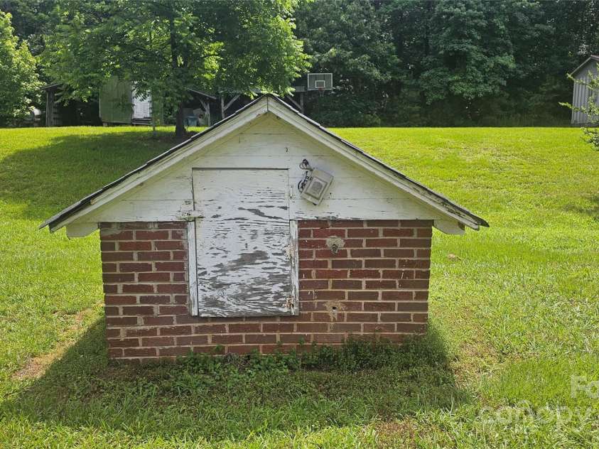 11056 US Highway 52 Highway, Wadesboro, NC 28170.  MLS# CAR4274105, YatesRealty ID 23759. Well House