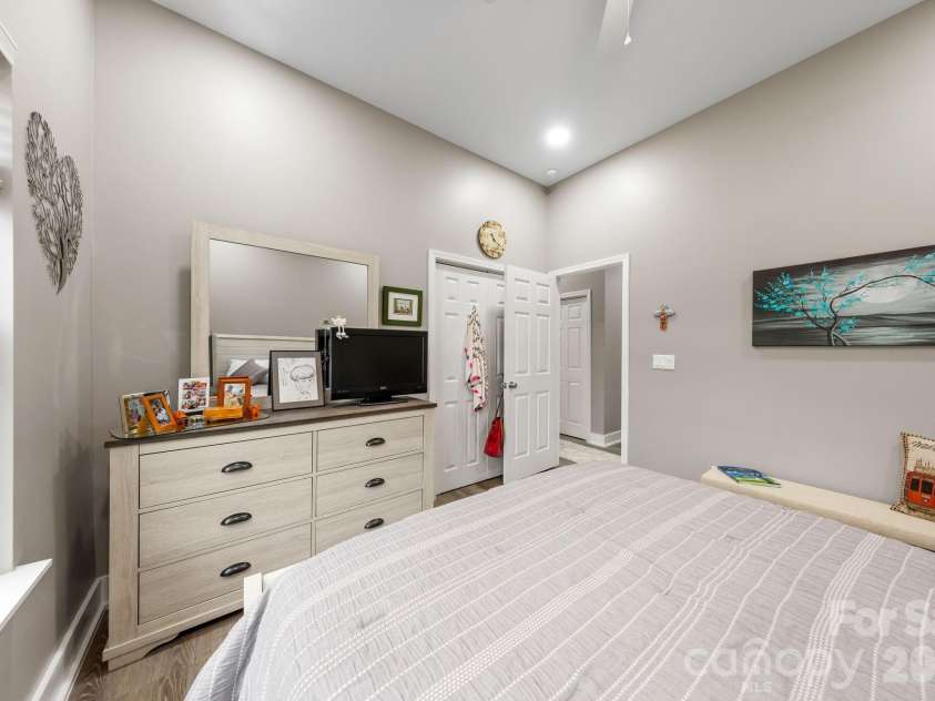 2002 Plain Field Drive, Bessemer City, NC 28016.  MLS# CAR4359285, YatesRealty ID 23759. 