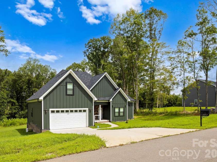 2002 Plain Field Drive, Bessemer City, NC 28016.  MLS# CAR4359285, YatesRealty ID 23759. 