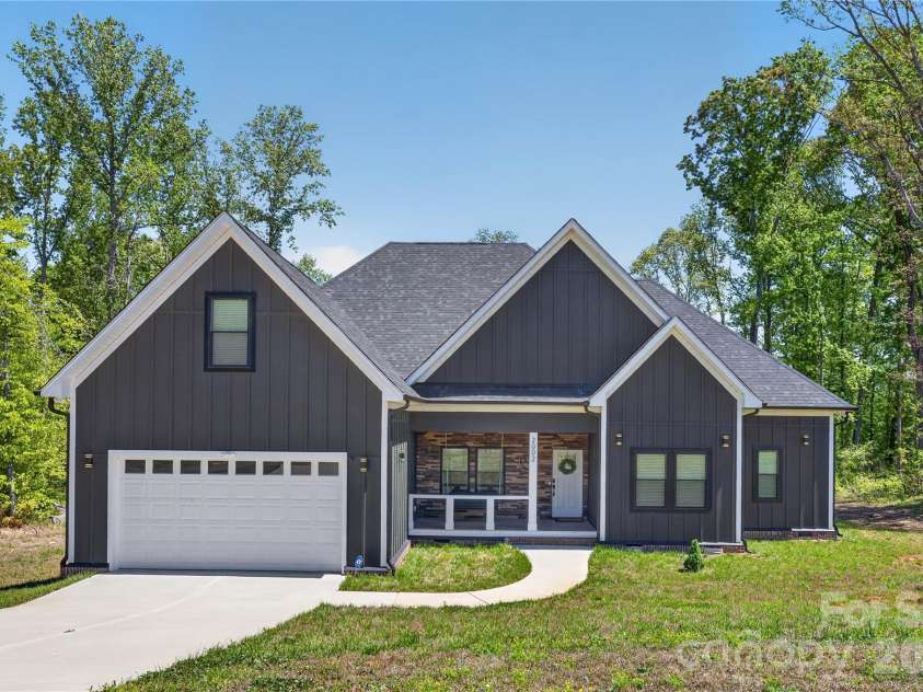 2002 Plain Field Drive, Bessemer City, NC 28016.  MLS# CAR4359285, YatesRealty ID 23759. 