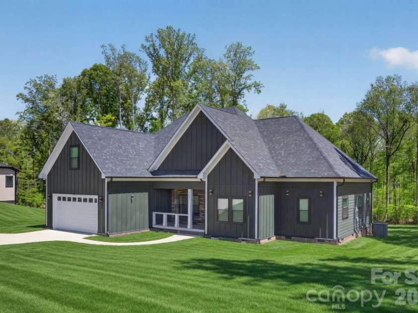 2002 Plain Field Drive, Bessemer City, NC 28016.  MLS# CAR4359285, YatesRealty ID 23759. 