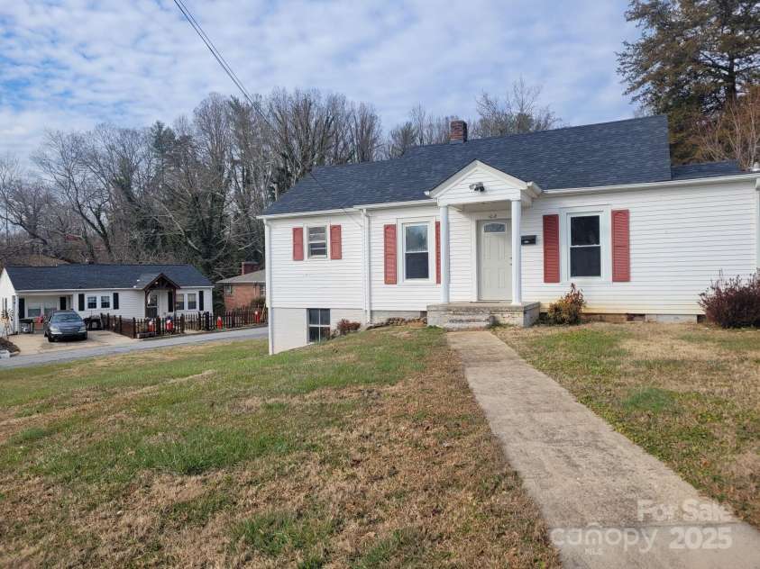 1018 Olive Avenue, Lenoir, NC 28645.  MLS# CAR4209244, YatesRealty ID 2376. 