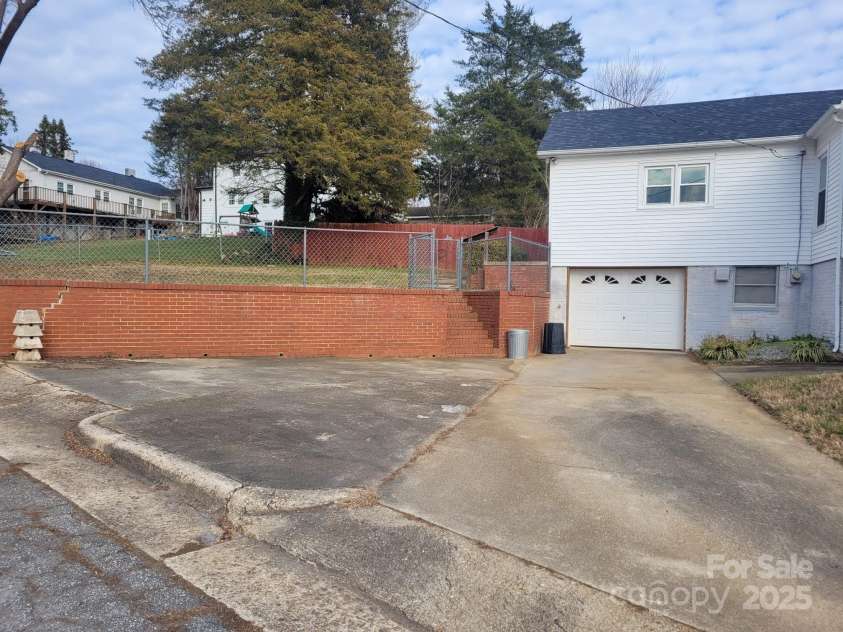 1018 Olive Avenue, Lenoir, NC 28645.  MLS# CAR4209244, YatesRealty ID 2376. 