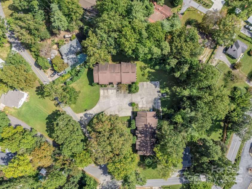 333 Lake Avenue, Hendersonville, NC 28739.  MLS# CAR4305654, YatesRealty ID 2376. 