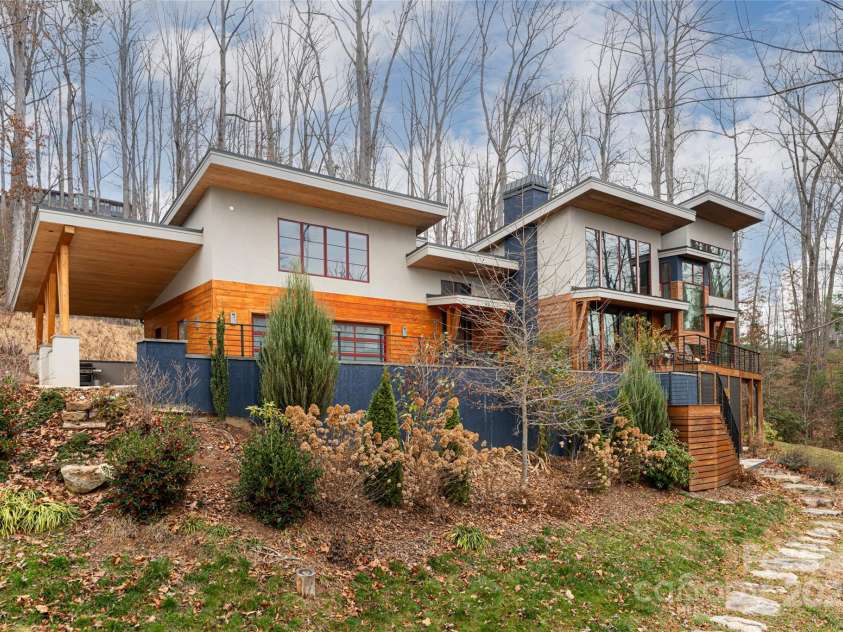 42 Towering Oaks Lane, Asheville, NC 28805.  MLS# CAR4334272, YatesRealty ID 2376. 