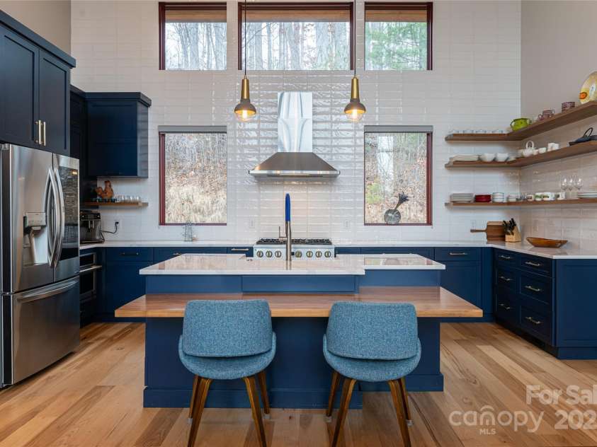 42 Towering Oaks Lane, Asheville, NC 28805.  MLS# CAR4334272, YatesRealty ID 2376. 