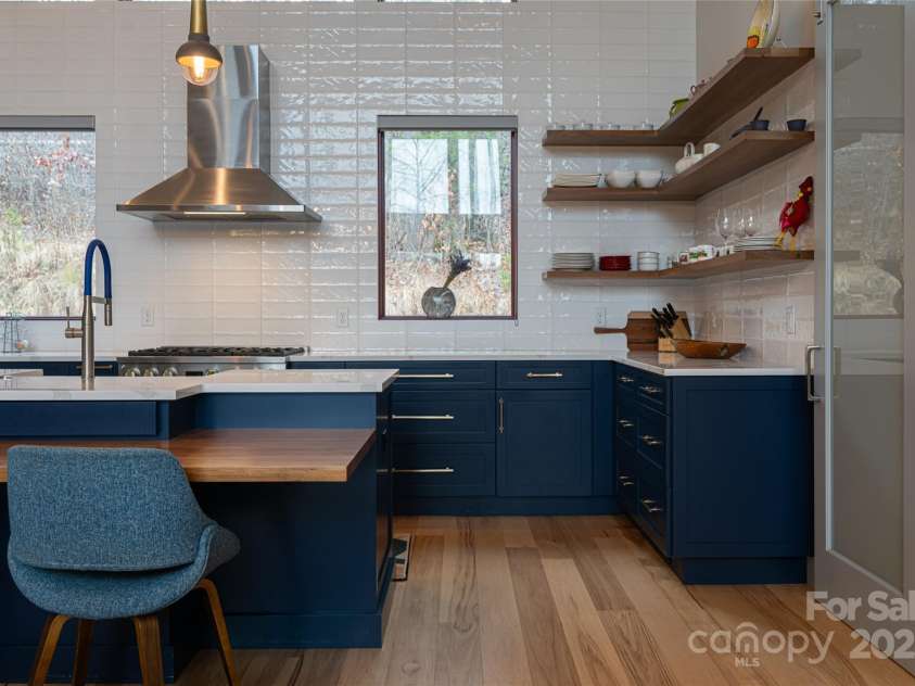 42 Towering Oaks Lane, Asheville, NC 28805.  MLS# CAR4334272, YatesRealty ID 2376. 