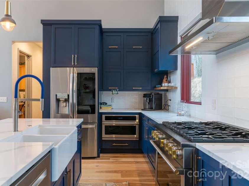 42 Towering Oaks Lane, Asheville, NC 28805.  MLS# CAR4334272, YatesRealty ID 2376. 