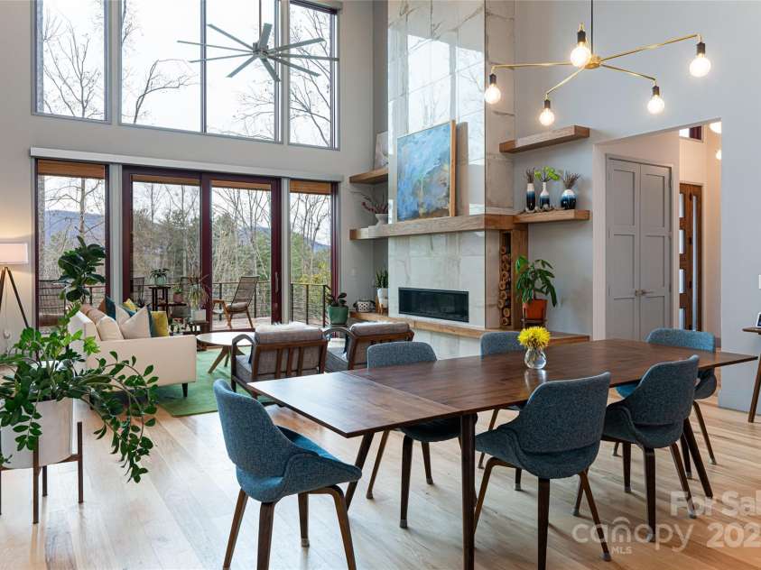 42 Towering Oaks Lane, Asheville, NC 28805.  MLS# CAR4334272, YatesRealty ID 2376. 