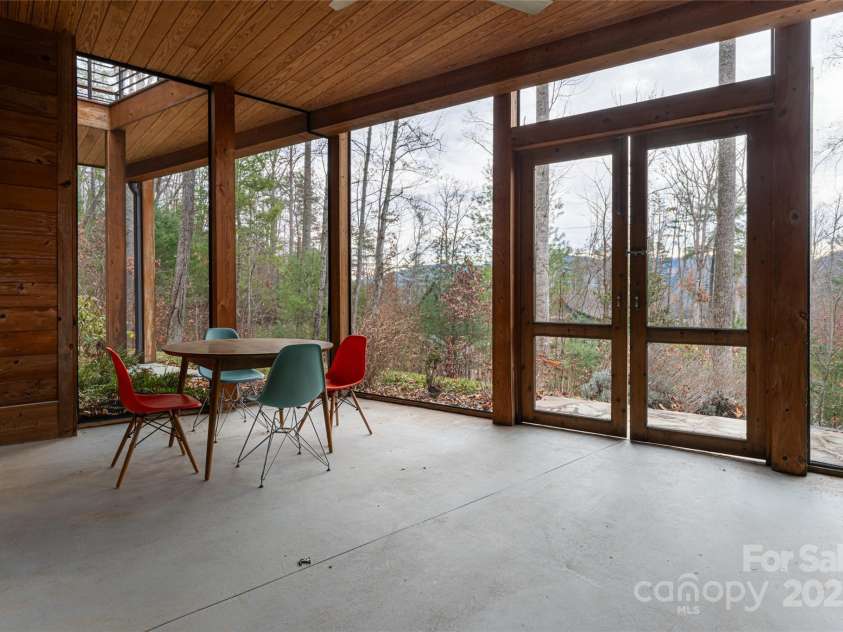 42 Towering Oaks Lane, Asheville, NC 28805.  MLS# CAR4334272, YatesRealty ID 2376. 
