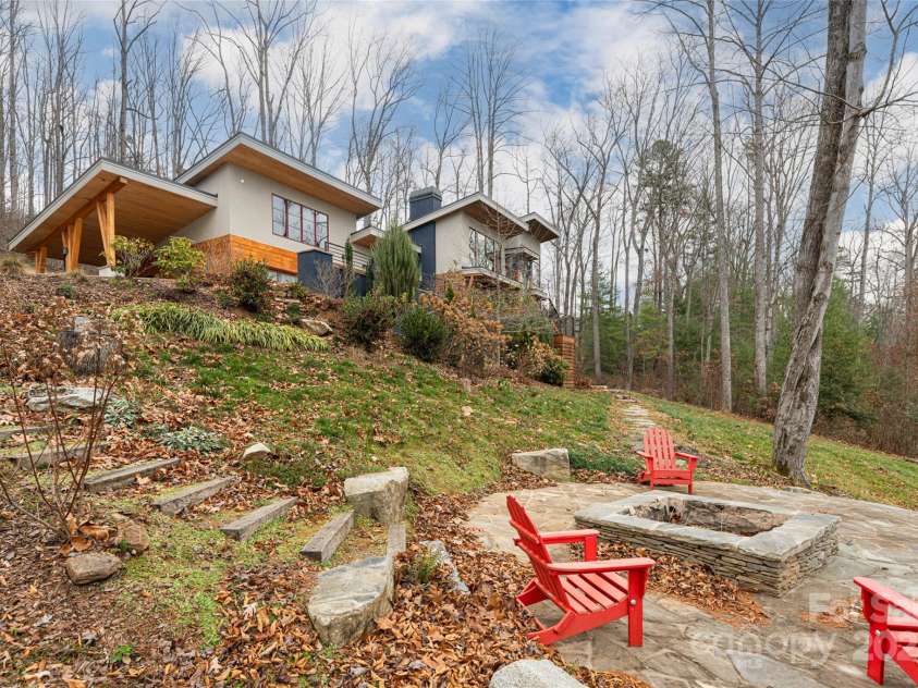 42 Towering Oaks Lane, Asheville, NC 28805.  MLS# CAR4334272, YatesRealty ID 2376. 