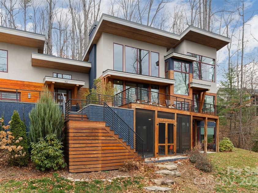 42 Towering Oaks Lane, Asheville, NC 28805.  MLS# CAR4334272, YatesRealty ID 2376. 