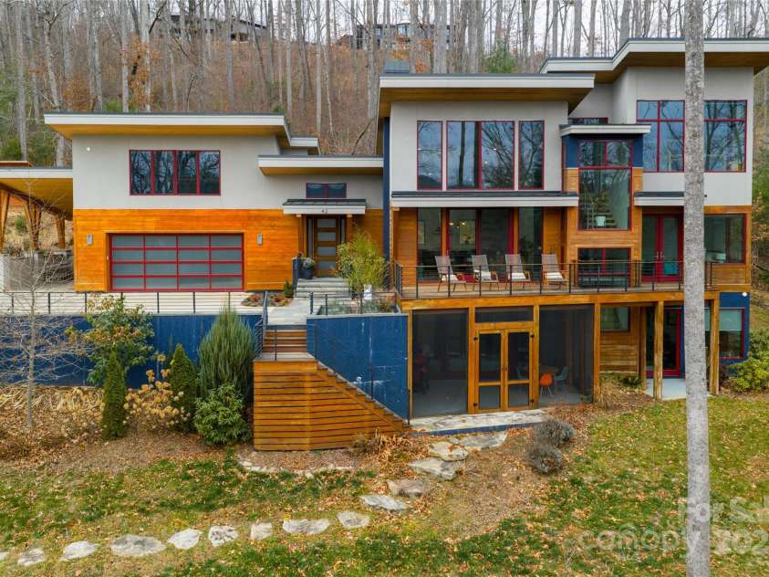 42 Towering Oaks Lane, Asheville, NC 28805.  MLS# CAR4334272, YatesRealty ID 2376. 