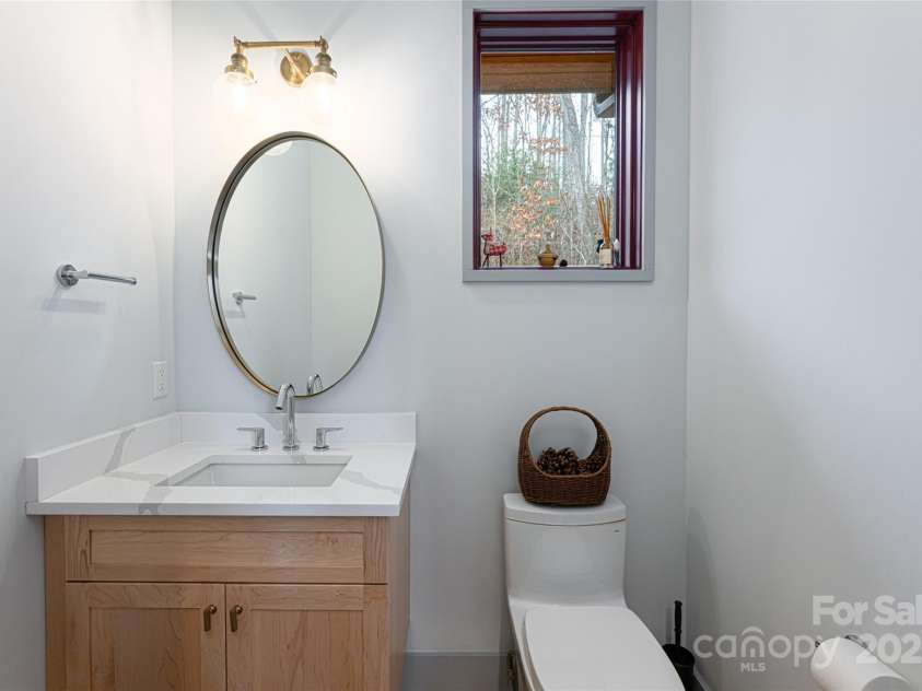 42 Towering Oaks Lane, Asheville, NC 28805.  MLS# CAR4334272, YatesRealty ID 2376. Half Bath Main Floor 