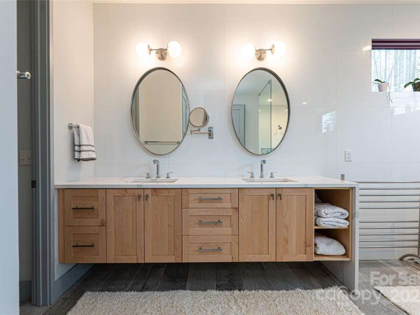 42 Towering Oaks Lane, Asheville, NC 28805.  MLS# CAR4334272, YatesRealty ID 2376. Primary Bath