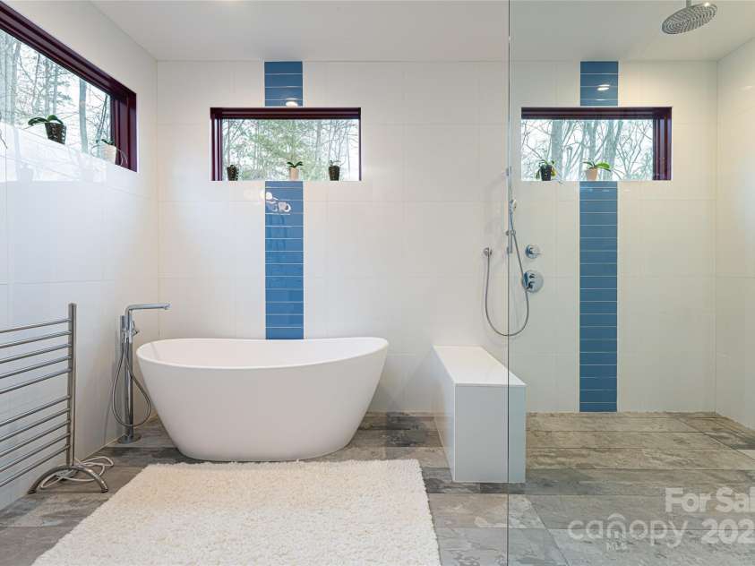 42 Towering Oaks Lane, Asheville, NC 28805.  MLS# CAR4334272, YatesRealty ID 2376. Primary Bath