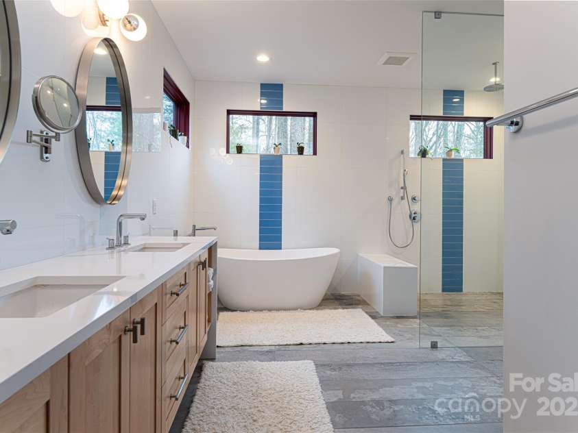 42 Towering Oaks Lane, Asheville, NC 28805.  MLS# CAR4334272, YatesRealty ID 2376. Primary Bath