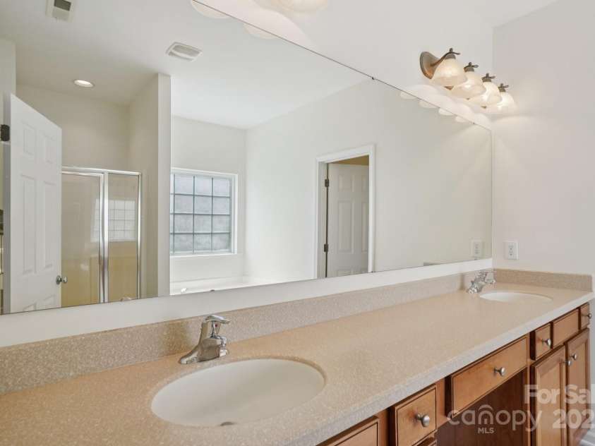 10303 Dominion Village Drive, Charlotte, NC 28269.  MLS# CAR4276725, YatesRealty ID 23760. 