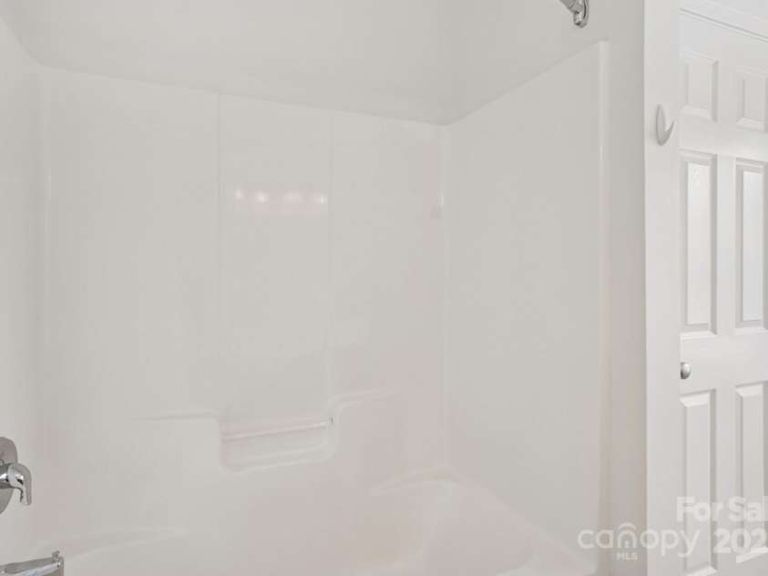 10303 Dominion Village Drive, Charlotte, NC 28269.  MLS# CAR4276725, YatesRealty ID 23760. 