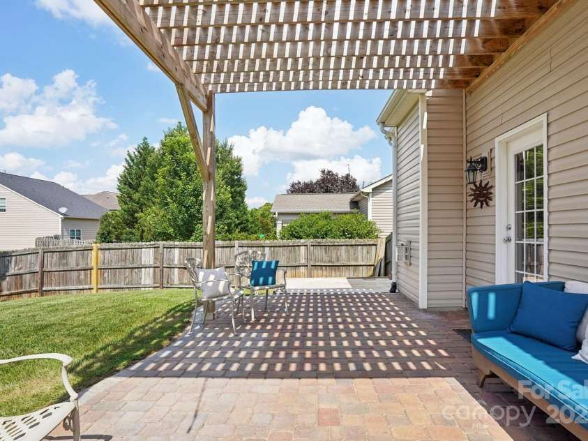 10303 Dominion Village Drive, Charlotte, NC 28269.  MLS# CAR4276725, YatesRealty ID 23760. 