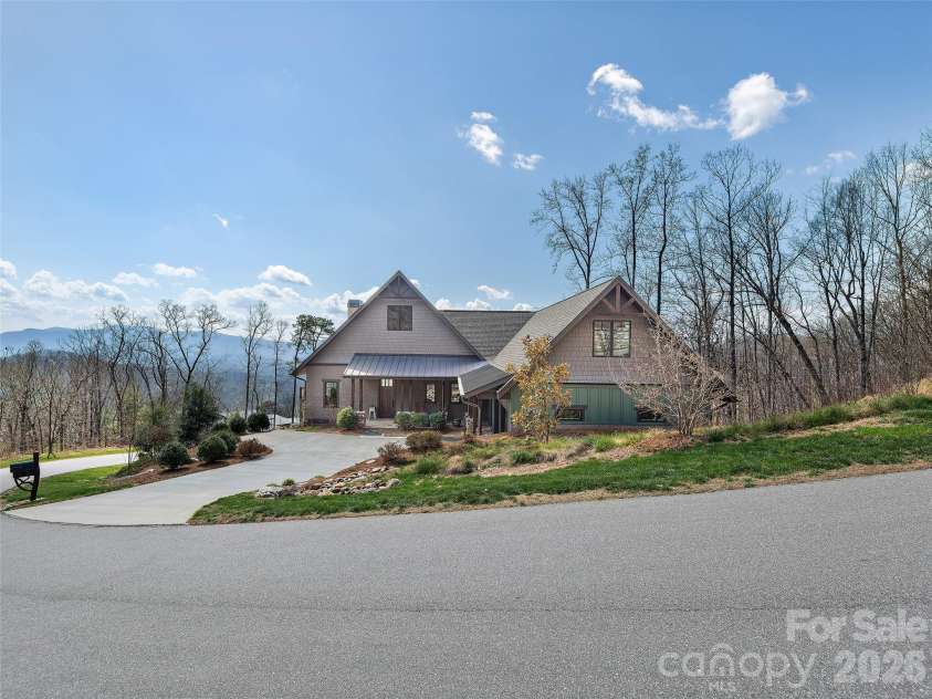 31 Wonderland Ridge Lane, Fairview, NC 28730.  MLS# CAR4369068, YatesRealty ID 23760. 