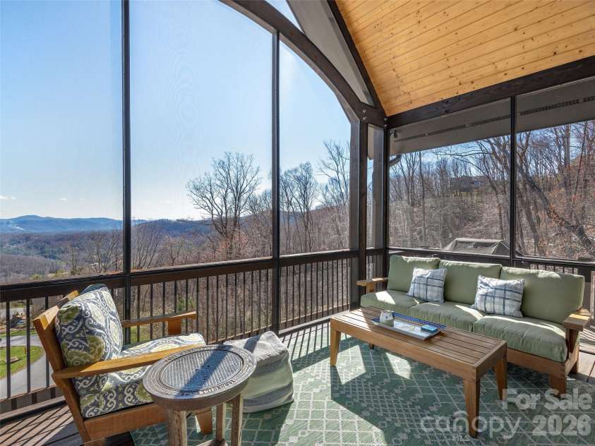 31 Wonderland Ridge Lane, Fairview, NC 28730.  MLS# CAR4369068, YatesRealty ID 23760. 