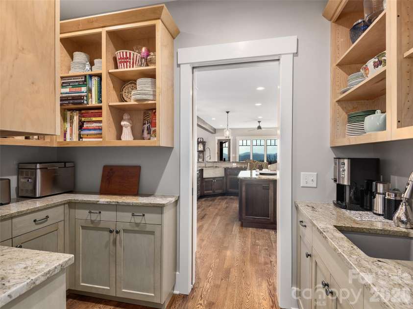 31 Wonderland Ridge Lane, Fairview, NC 28730.  MLS# CAR4369068, YatesRealty ID 23760. 