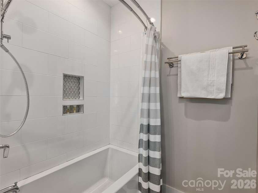 31 Wonderland Ridge Lane, Fairview, NC 28730.  MLS# CAR4369068, YatesRealty ID 23760. 