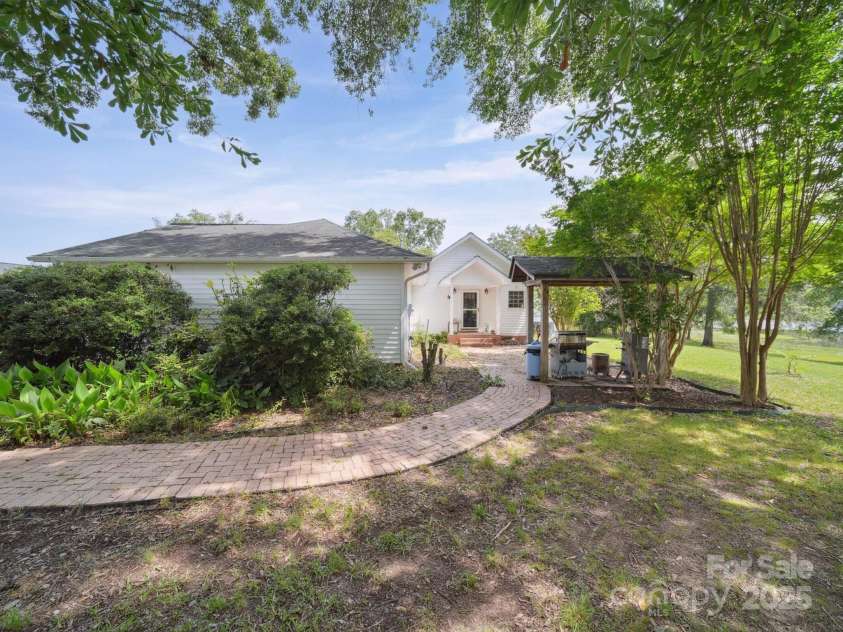 2442 Singleton Point, Liberty Hill, SC 29074.  MLS# CAR4267082, YatesRealty ID 23761. 