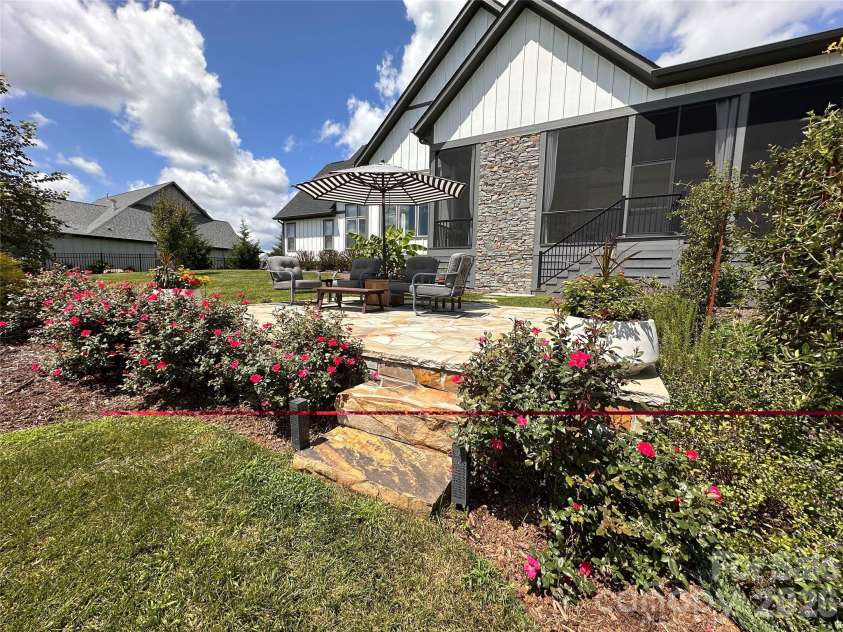 717 Daniel Circle Drive, Mills River, NC 28759.  MLS# CAR4355439, YatesRealty ID 23761. 