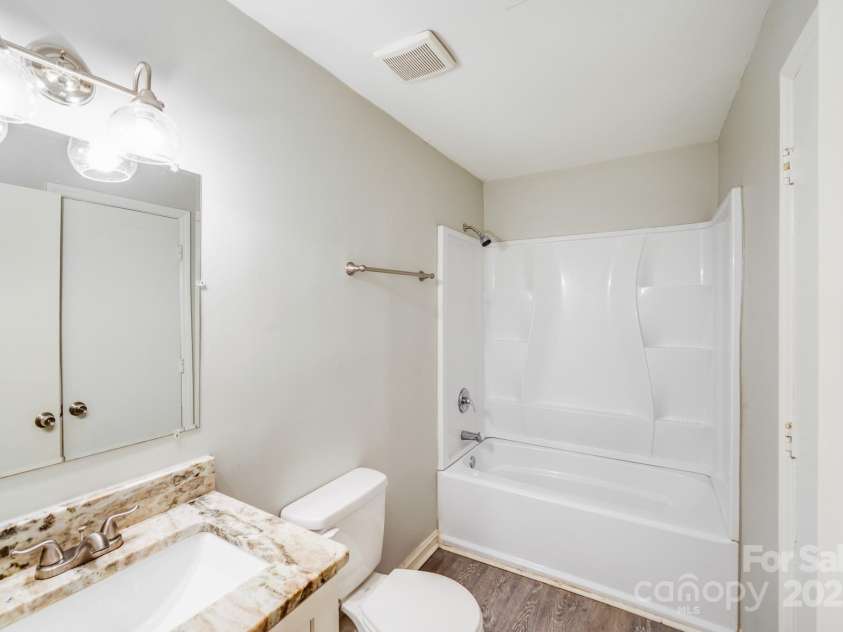 6226 Spanish Oak Road, Charlotte, NC 28227.  MLS# CAR4277406, YatesRealty ID 23762. 