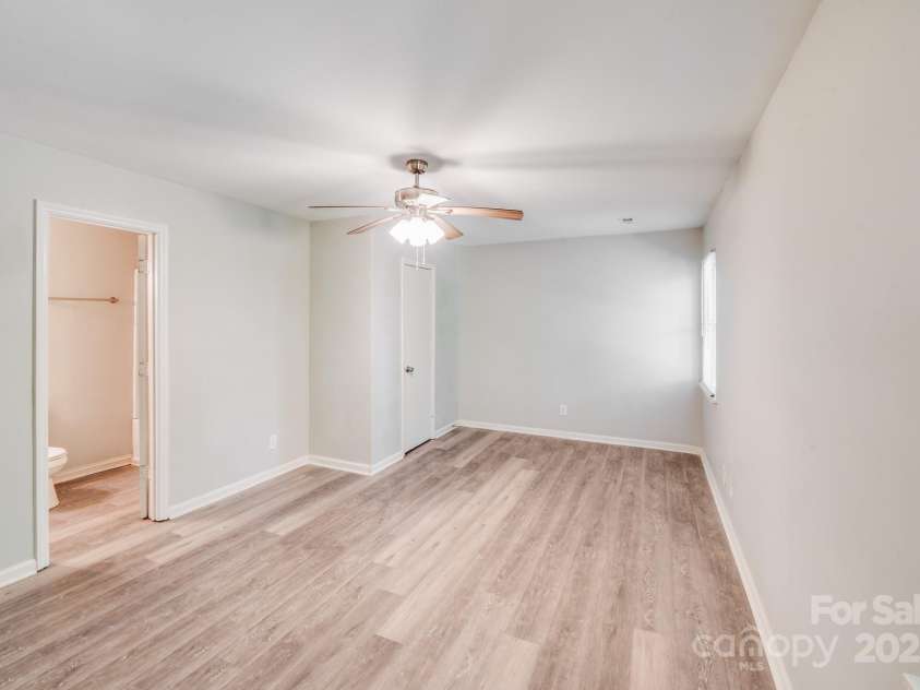 6226 Spanish Oak Road, Charlotte, NC 28227.  MLS# CAR4277406, YatesRealty ID 23762. 