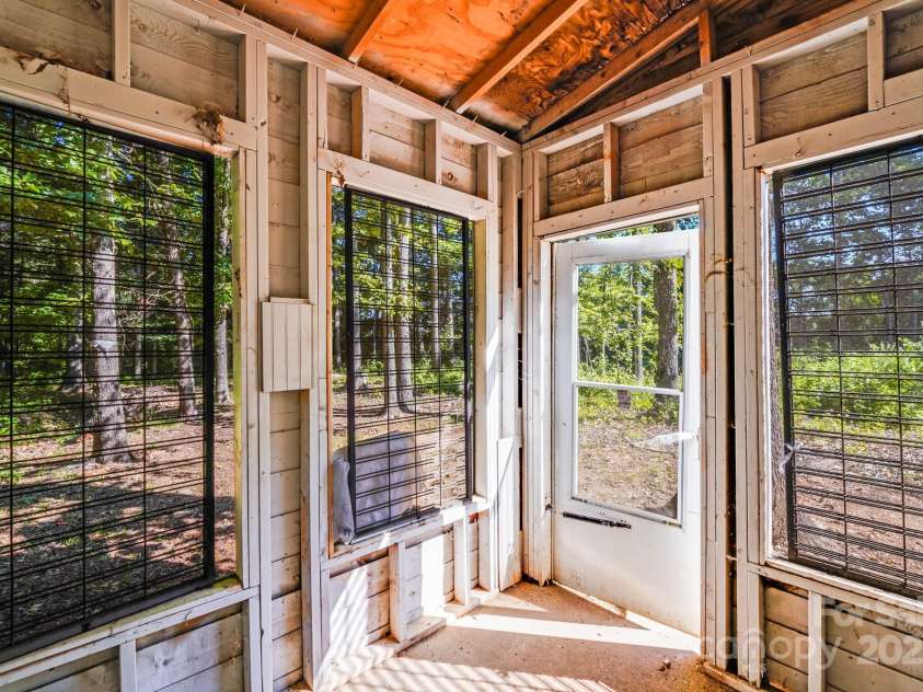 6226 Spanish Oak Road, Charlotte, NC 28227.  MLS# CAR4277406, YatesRealty ID 23762. 