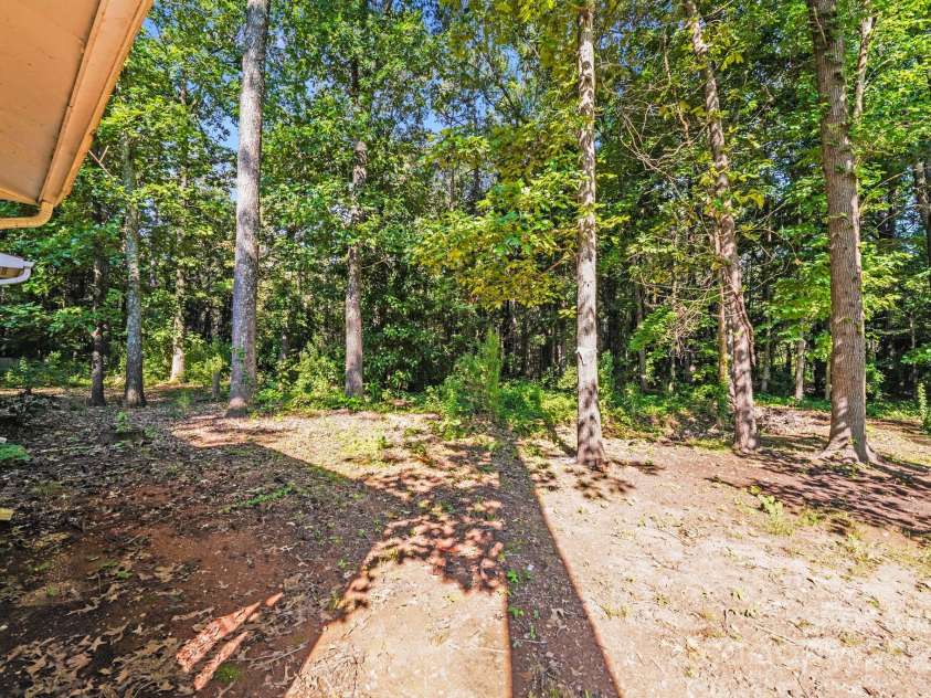 6226 Spanish Oak Road, Charlotte, NC 28227.  MLS# CAR4277406, YatesRealty ID 23762. 