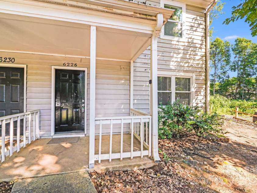 6226 Spanish Oak Road, Charlotte, NC 28227.  MLS# CAR4277406, YatesRealty ID 23762. 