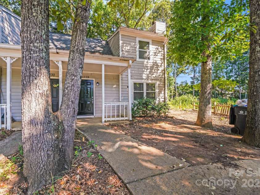 6226 Spanish Oak Road, Charlotte, NC 28227.  MLS# CAR4277406, YatesRealty ID 23762. 