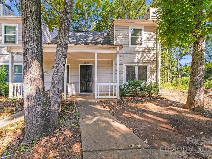 6226 Spanish Oak Road, Charlotte, NC 28227.  MLS# CAR4277406, YatesRealty ID 23762. 